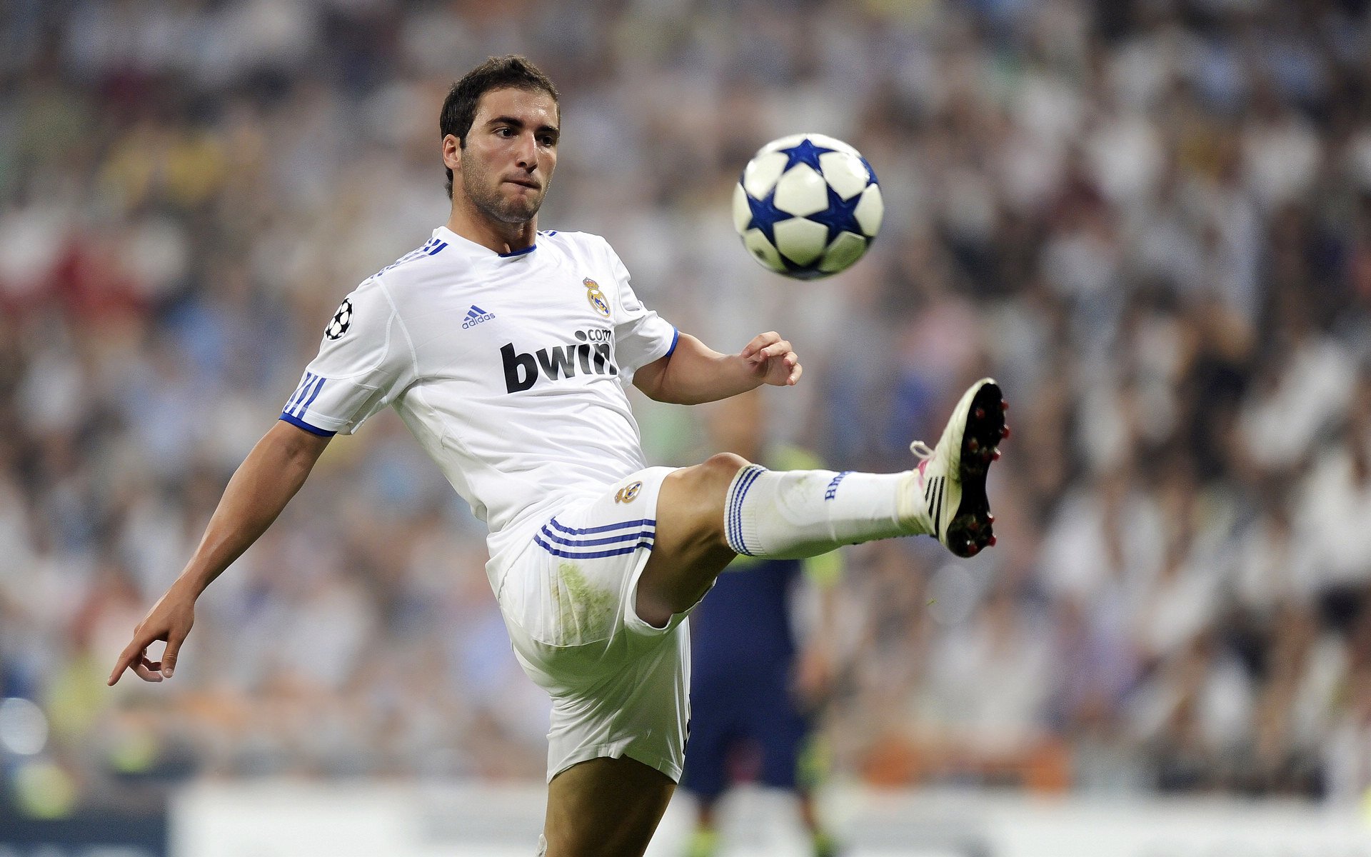 《英雄联盟》“预选之战”火爆开启,冠军悬念升腾燃爆赛场!